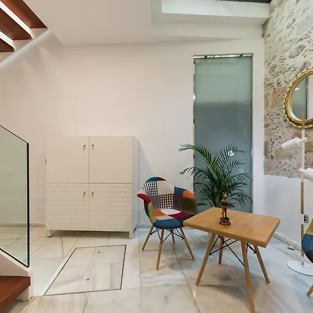 Cathedral Apartment *